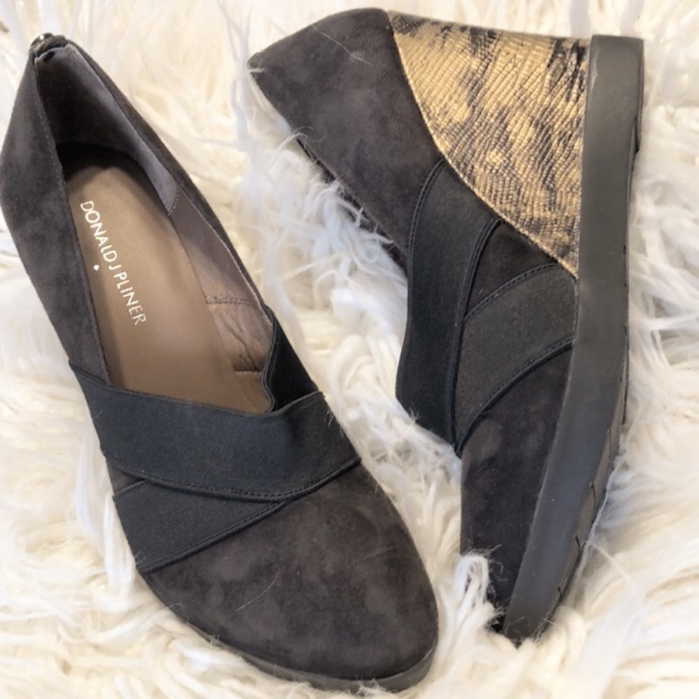 Donald J Pliner “Carla” Suede Wedges Size 9